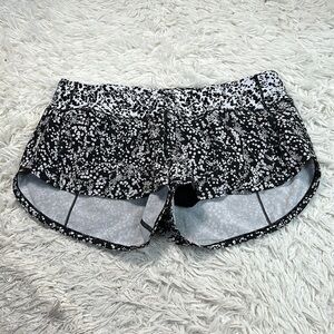 Lululemon Speed Up Short *2.5" Chirasu Black / Chirakasu Alpine White